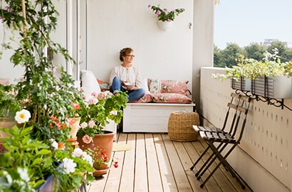 Check the pollen count before stepping outside if you suffer spring allergies