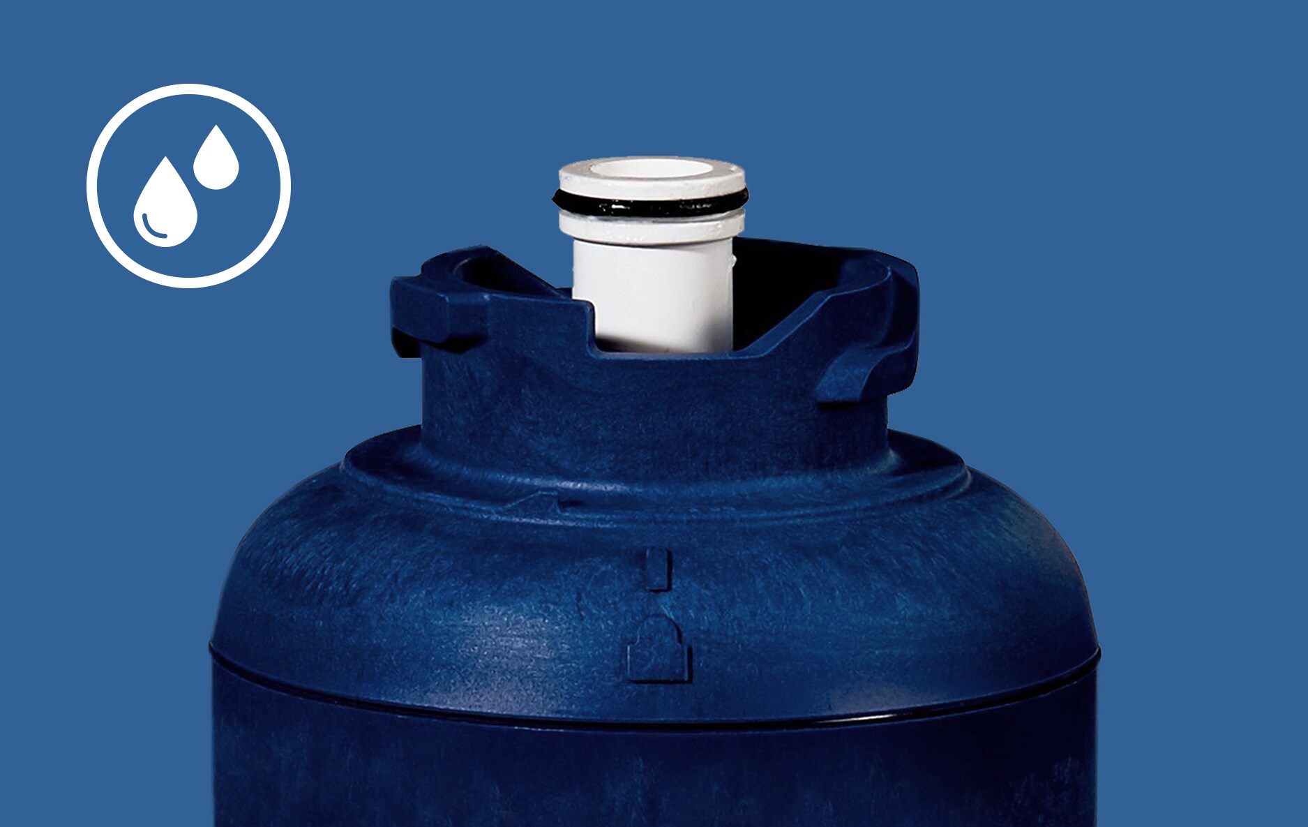 Filtrete™ water filter on blue background with water icon
